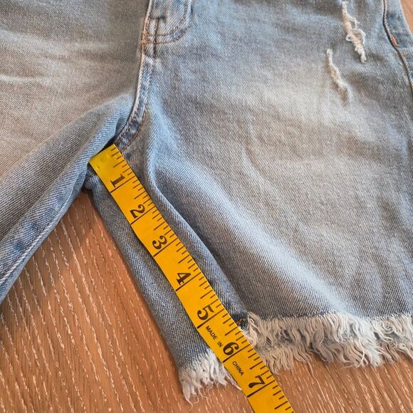 Kendall + Kylie Jean Boyfriend Bermuda Jean Shorts Frayed Hem Distressed Size 26 - Picture 6 of 7